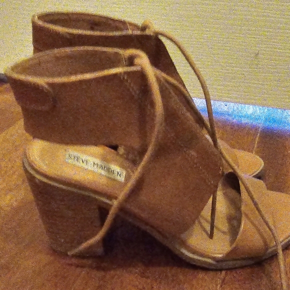 Steve Madden leather sandles. Size 8 - Picture 5 of 6